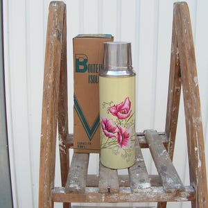 Metal thermos medium size volume 0.86 liters Chinese thermos beautiful flowers Travel thermos Vacuum thermos Camping thermos Vacuum flask
