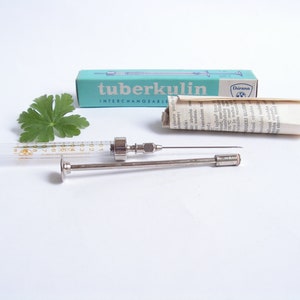 Glass syringe CHIRANA Glass 1ml syringe with needle Pharmacy Décor Medical Alert Antique Doctor Tool New syringe with box