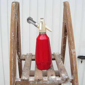 Vintage Soda Siphon Metal Seltzer Bottle Red Aluminum Sodium Siphon Retro Sparklets Soda Bottle Siphon