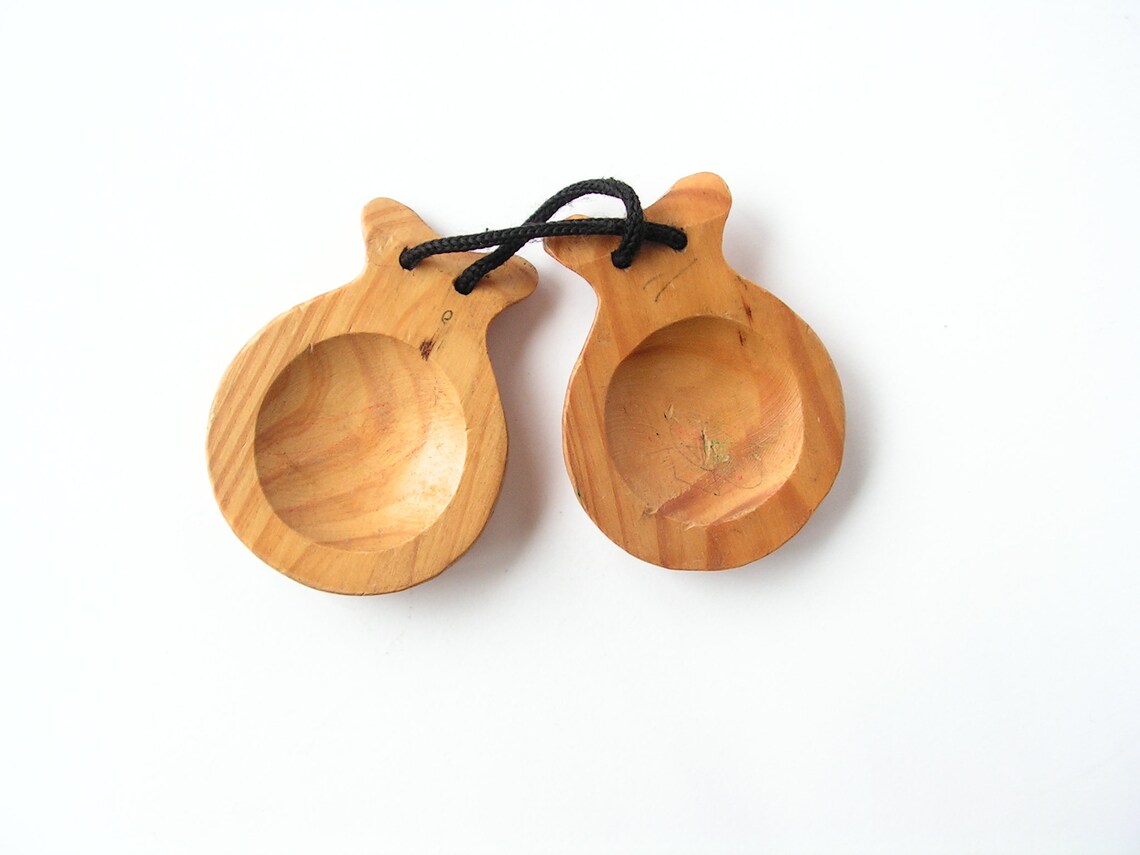 Vintage Handmade Wooden Castanets, Spanish Folk Percussion, photo 3 sur 5