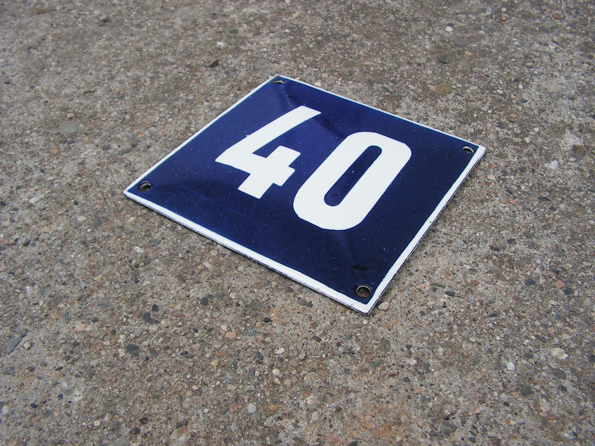 Plaque émaillée vintage 40, numéro de porte de maison