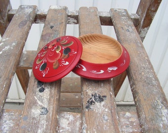 Wooden round box NORWAY Vintage red box Collectible box Folk box Jewelry box floral motifs Painted box