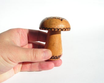 ヴィンテージ木製キノコ型ボックス、手彫り焼き絵装飾小物入れ - Etsy 日本