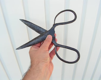 Antike schwarze Schere 1800er Jahre Primitive handgeschmiedete Schere Eisen große Schere Alte Nähschere große Patina-Schere Nähwerkzeug