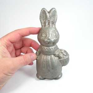 Metal rabbit, Aluminum figure rabbit, Small cast rabbit, Sculpture of rabbit, Miniature hand made rabbit, Souvenir rabbit