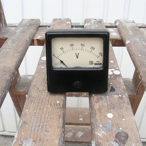 Antique voltmeter 0 - 250 V Plastic body voltmeter Vintage voltmeter Analog meters Old voltmeter Steampunk Decor Electrical appliance