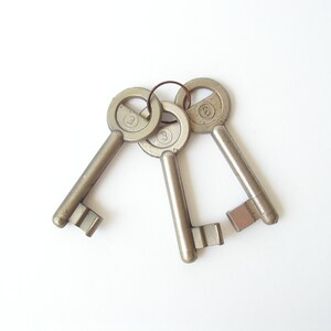 Vintage Old Keys, Set of 3 Retro Keys, Skeleton Keys, Collectable keys, Antique metal, Keys white metal, Vintage Findings