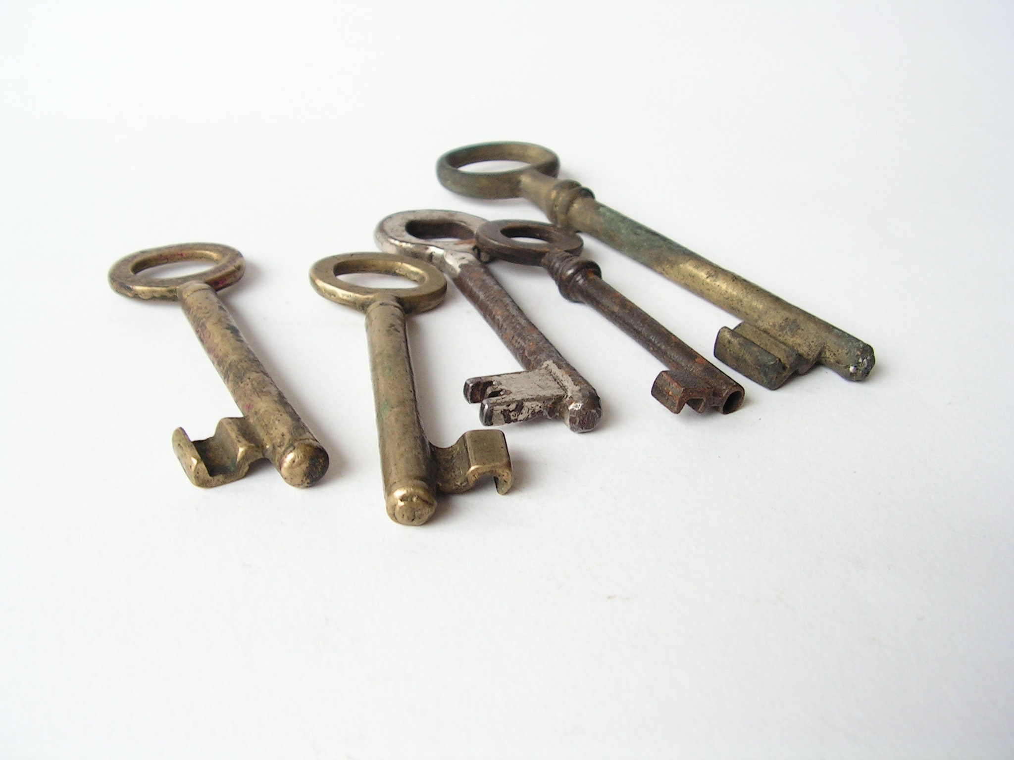 Vintage Messing Eisenschlüssel, 5er Set Skelett alte Schlüssel, Metallschlüssel  verschiedene Größen, Sammlerstücke Schlüssel, antike Schlüssel, rustikale  Wohnkultur - .de