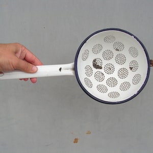 Vintage enamelled colander Retro colander Kitchen enamel strainer Enamel sieve Rustic french colander Enamelled strainer