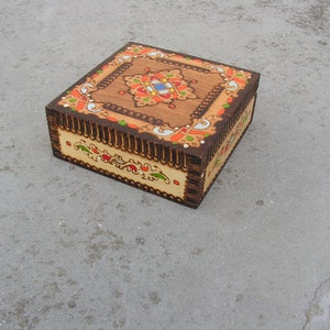 Vintage small wooden pyrography box NOS Old square jewelry box Pyrographic box Memory box Tabac box Collectible box Home decor Office decor