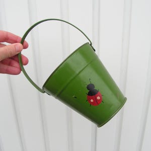 Vintage tin bucket Children&#39;s bucket ladybird Tin pail Metal bucket Sand pail Vintage metal sand pail Decorative storage Pretend play toy