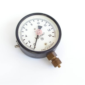 Vintage Bulgaria Gauge Old Manometer Professional pressure measuring instrument Gauge air Working pressure gauge Measures device