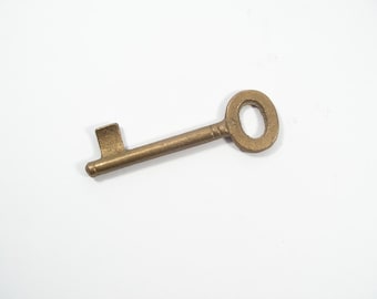 Llave primitiva Llave de latón antigua Llave antigua Llave de puerta antigua Llave maestra rústica Llave grande Llave maestra grande Década de 1900