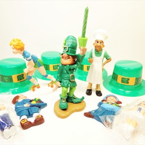 Molto raro Vintage Wilton Torta vacanza Toppers 1970-1980 st. Paddy&#39;s Day Leprechaun pellegrini Roller Skater Cookout Grill Chef Decorazioni