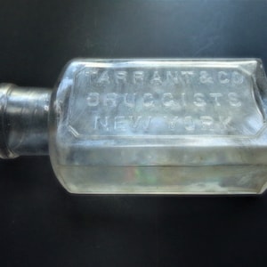 TARRANT & CO Druggists Medicine Bottle New York Antique Apothecary Pharmacists