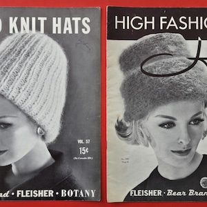 Puede incluir: Dos portadas de revistas vintage con mujeres con sombreros. La portada izquierda dice "The New Hand Knit Hats" y la derecha "High Fashion Hats". Ambas portadas presentan fotos en blanco y negro.