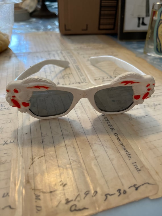 kids vintage plastic sunglasses tiger bunny red wh