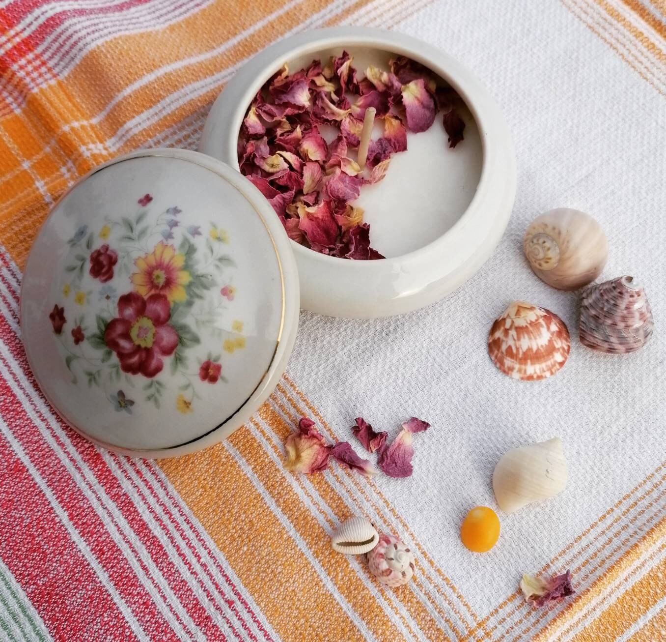 Bougie 100% Naturelle, Fait Main et à La Cire de Soja. Petit Pot avec Son Chapeau Modèle Suzie