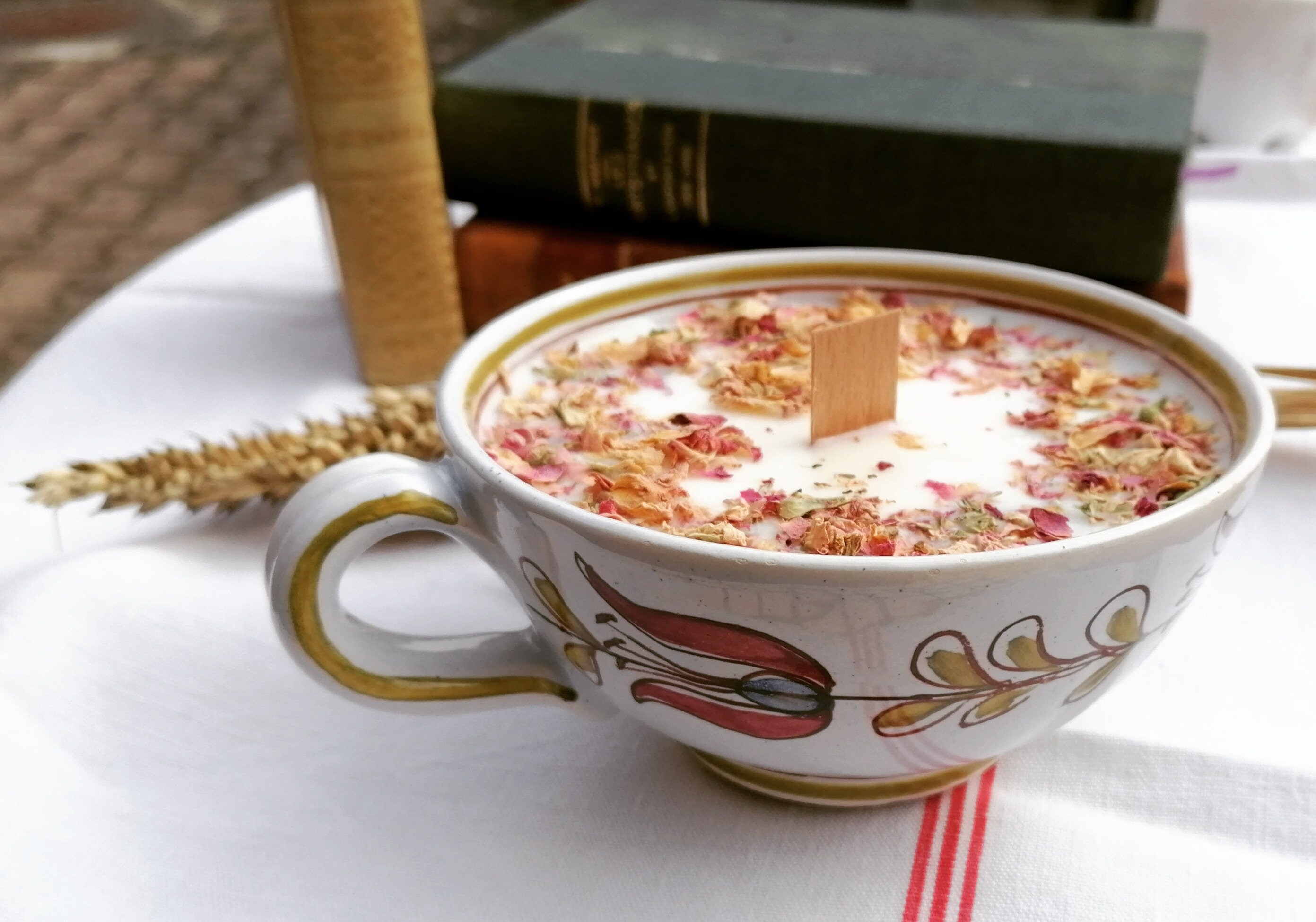 Bougie 100% Naturelle à La Cire de Soja. Fait Main. Tasse Jeannine.