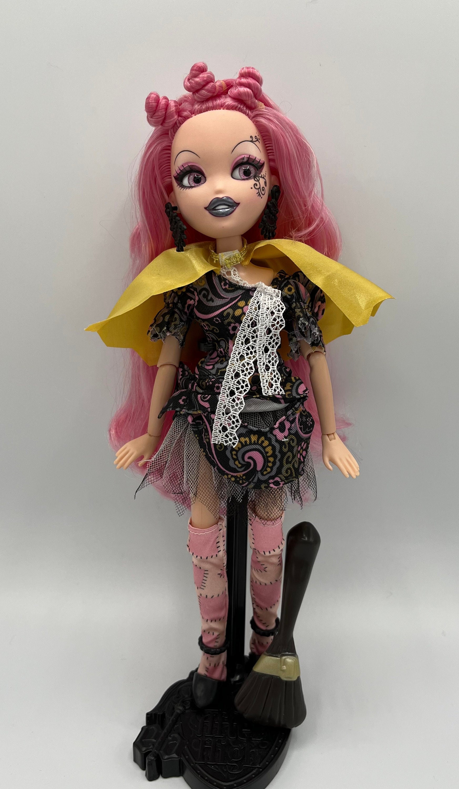 Bratzillaz Cloetta Spelletta Doll Glam Gets Wicked House Of Witchez Bratz  Fashion Doll Authentic MGA Take a Note to Description -  Portugal