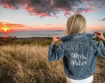 Gepersonaliseerde bruidsjas met parels, aangepaste bruidsjas, mevrouw Pearl denim jasje, gepersonaliseerde verlovingscadeau voor de bruid