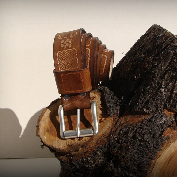 ceinture 3.5 cm de large artisanale et fantaisie en cuir marron et boucle argent vieillis