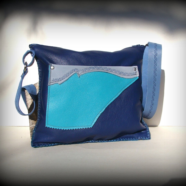 sac, Pochette fantaisie artisanale en cuir souple couleur bleu cousus main