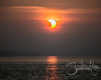 Eclipse partielle de soleil - Michigan - 2021 - Photo, Impression d'art