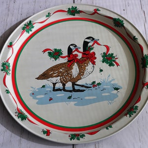 Christmas Geese Round Metal Tray, Potpourri Press 1985, Serving Tray, Holiday Decor, Holiday Nature Scene, Canadian Goose