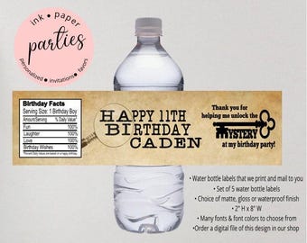 Escape Game Mystery Puzzle Détective Indice Cadeaux de fête d'anniversaire Cadeaux pour bouteilles d'eau Étiquettes Emballages - Nous imprimons et expédions !
