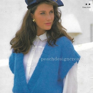 May include: A woman wearing a blue beret with gold buttons and a matching blue sweater. The sweater has a deep V-neck and is worn over a white collared shirt. The image includes text indicating the pattern size is 81-107 cm.