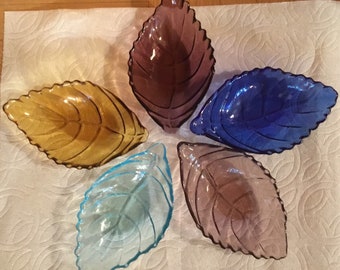Glass Leaves,Trinket Dish,Glass Trays,Leaf Decoration,Glass Dishes,Glass Dish,Colored Glass,Leaf Dishes,Leaf Art Design,Leaves Art Design,