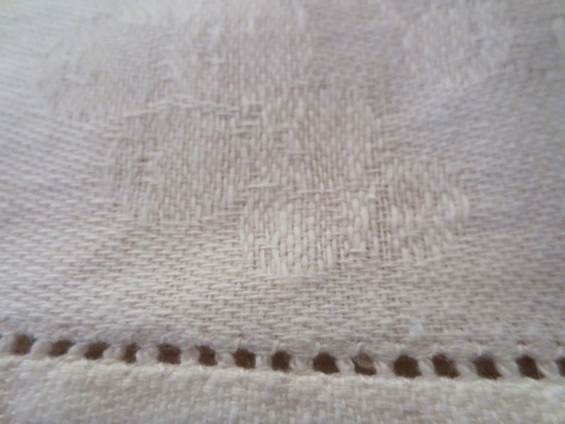 Vintage Damask Style Tablecloth with Gold End Borders