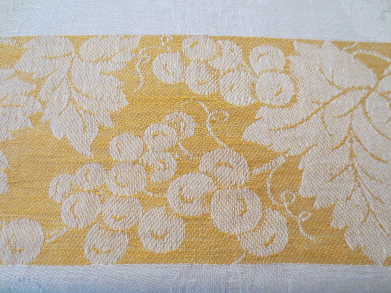 Vintage Damask Style Tablecloth with Gold End Borders