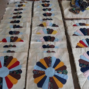 Vintage Handmade Patchwork Dresden Plate Quilt Blocks