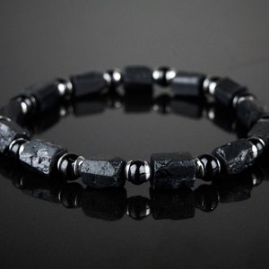 Bracciale in vera tormalina nera grezza. Bracciale da uomo in acciaio inossidabile con tormalina nera. Bracciale in tormalina nera grezza.