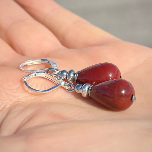Boucles d'oreilles pendantes en argent sterling et en forme de goutte de jaspe rouge naturel 20 mm