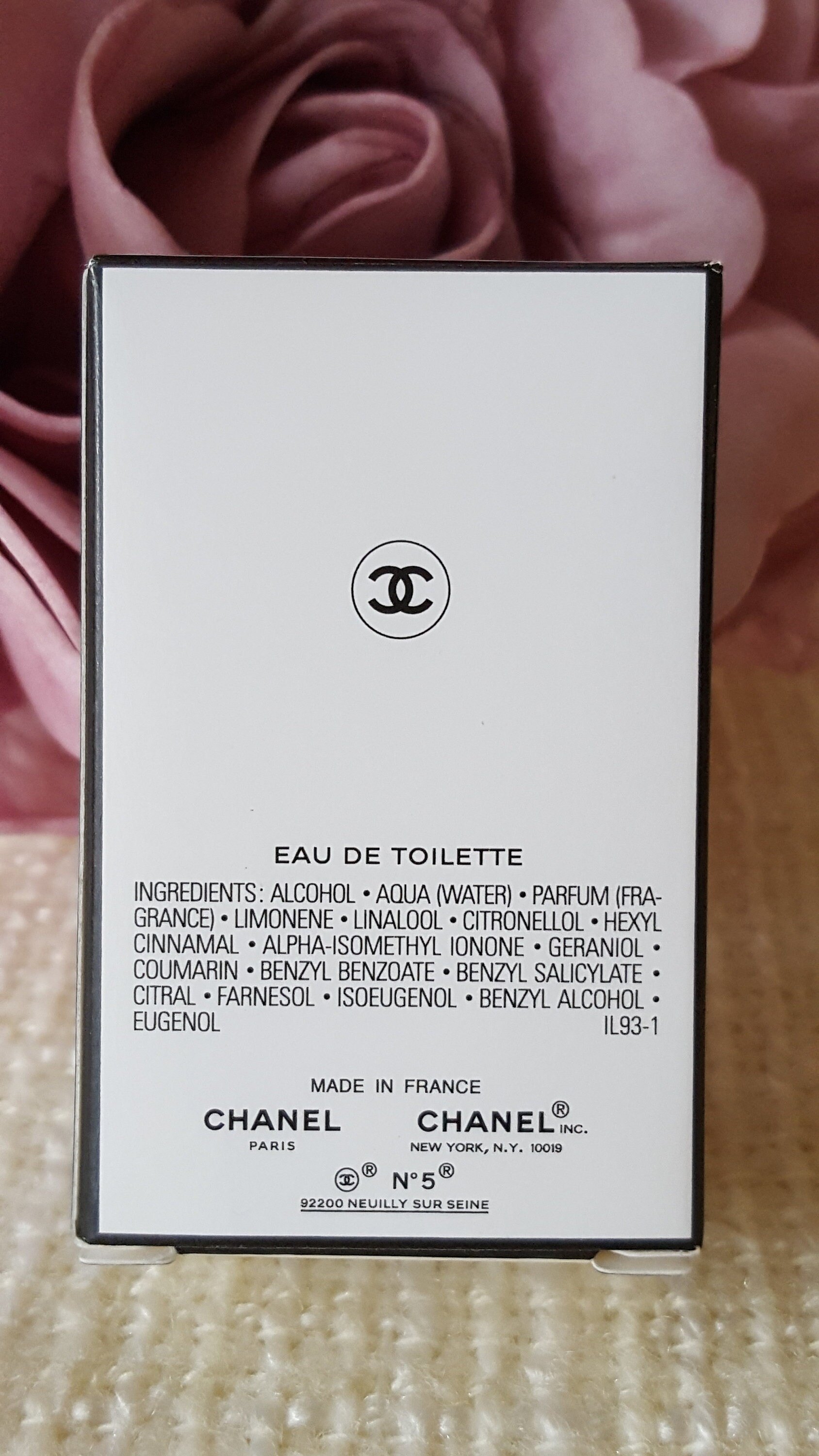 chanel bouquet wrapping paper