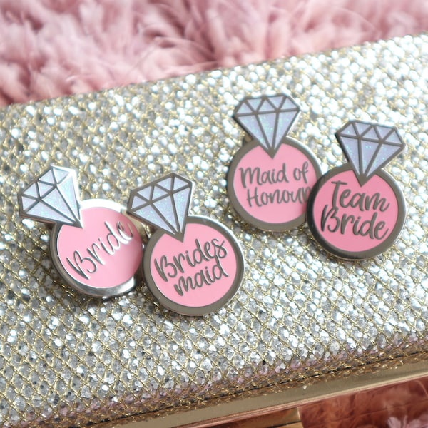 Team bride badges / Hen party badges / Hen do badges / Bride to be badge / Hen party favours / Bride pin / Hen do pins / Hen party pins