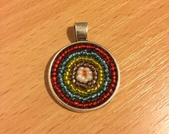 Médaille d'argent unique (pendentif) avec perles