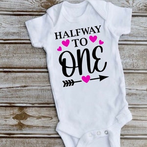 Halverwege naar één baby bodysuit, halverwege naar één baby shirt, halverwege naar één shirt, baby milestone shirt, 6 maanden mijlpaal shirt,
