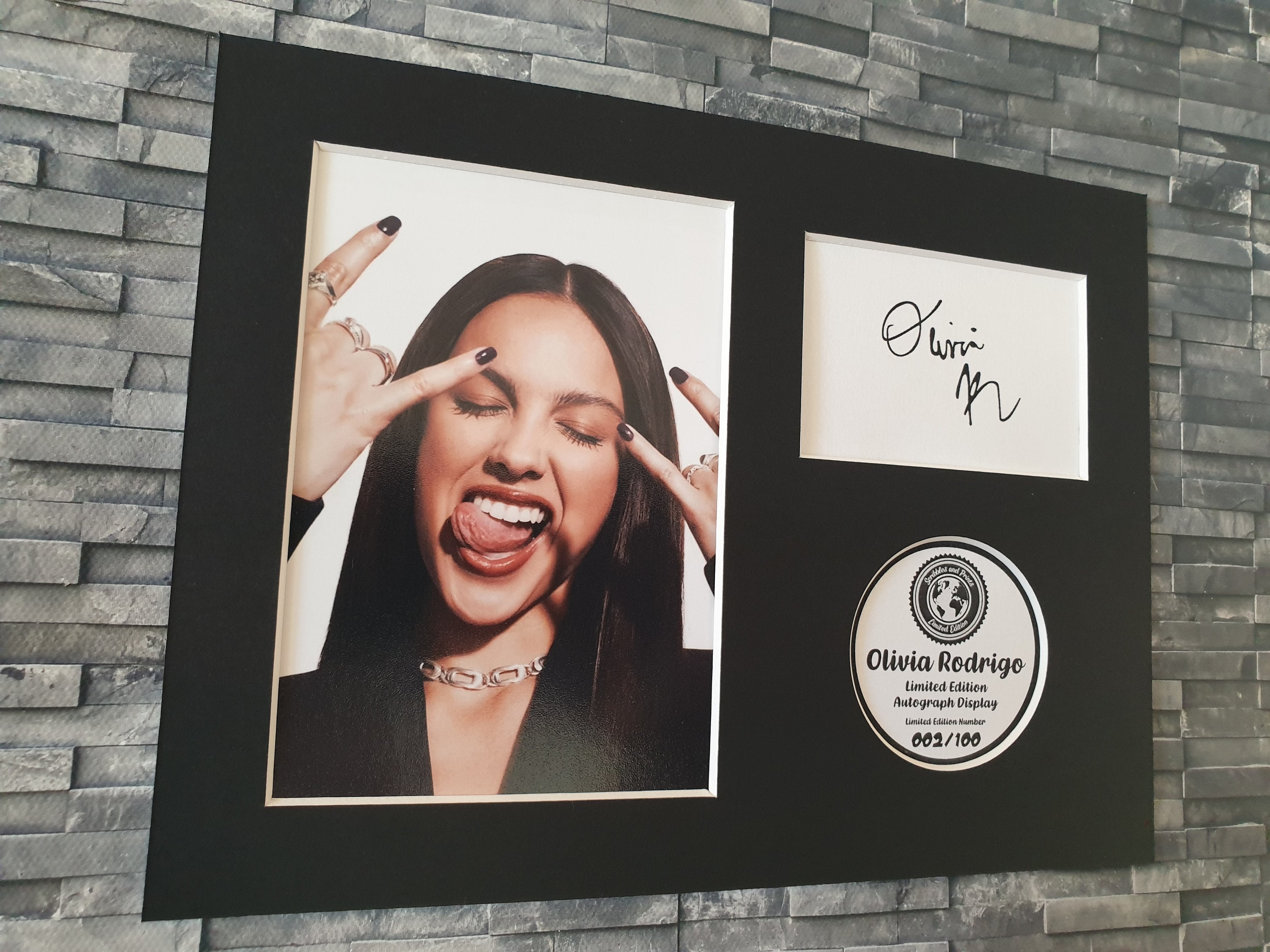 オリビアロドリゴ 直筆サイン Olivia Rodrigo Limited Edition Signed Autograph Display - Mounted