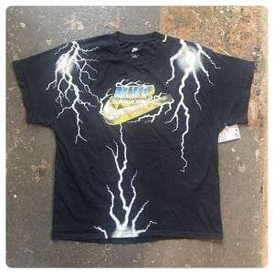 Camiseta Nike World Order Lightning Bolts, artículo de colección raro, estilo deportivo urbano, talla XL imagen 2
