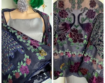 Chal/capa de terciopelo con estampado de pavo real y cuentas, estilo bruja, flapper, fantasía, gótico, glamuroso.