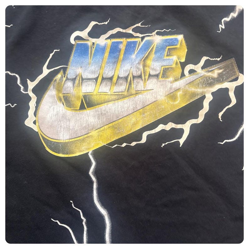 Camiseta Nike World Order Lightning Bolts, artículo de colección raro, estilo deportivo urbano, talla XL imagen 3