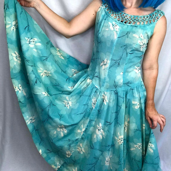 Vintage 1950s | Blue Swing Full Skirted Skirt Pin