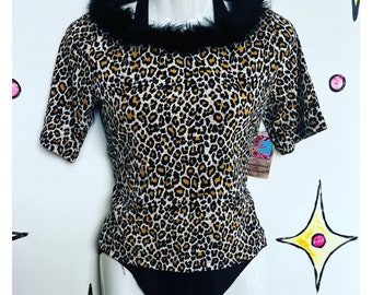 Vintage 1990's 90s / 90s Leopard Print Crop Top / M