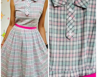 Vestido vintage de los años 50, estilo preppy, a cuadros, color pastel claro, cuello con lazo, corte ajustado y falda acampanada, 5/6.