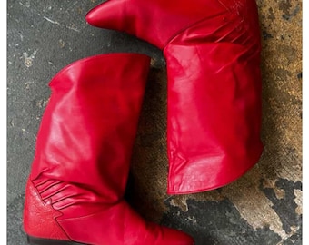 Bottes en cuir de pirate vintage des années 80 rouge cerise avec revers rabattables | Chaise à bascule glamour | 6,5