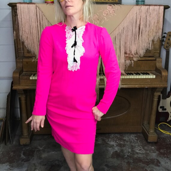 Vintage 1960s 60s | Hot Pink Mod GoGo Ruffle Neck